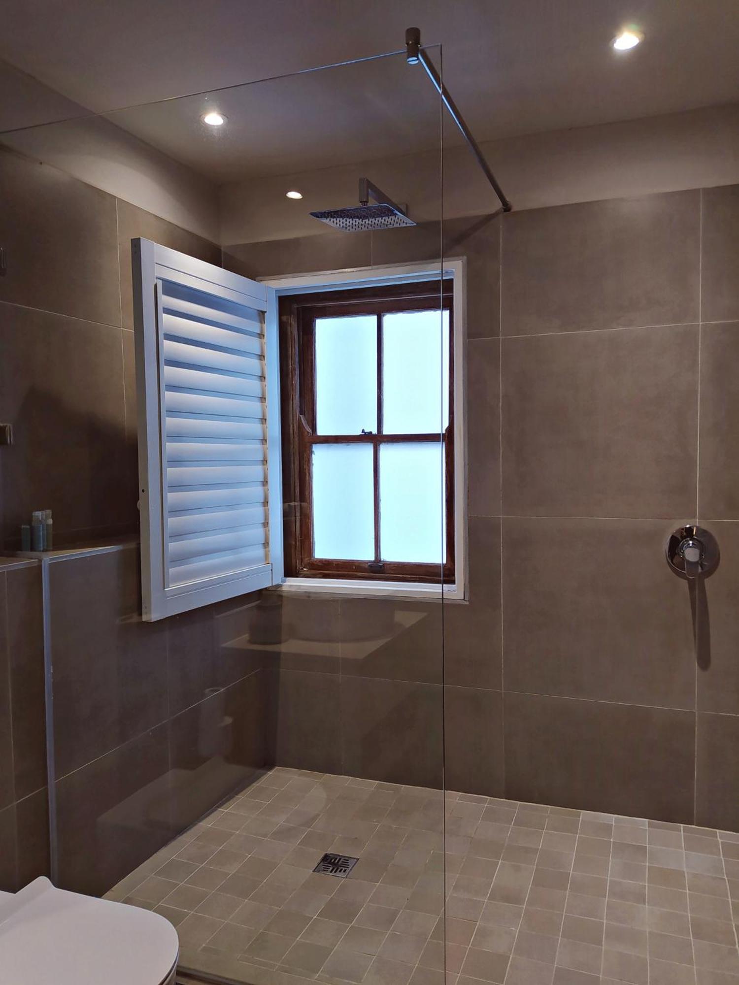 Apartment At Hermanus Waterfront מראה חיצוני תמונה