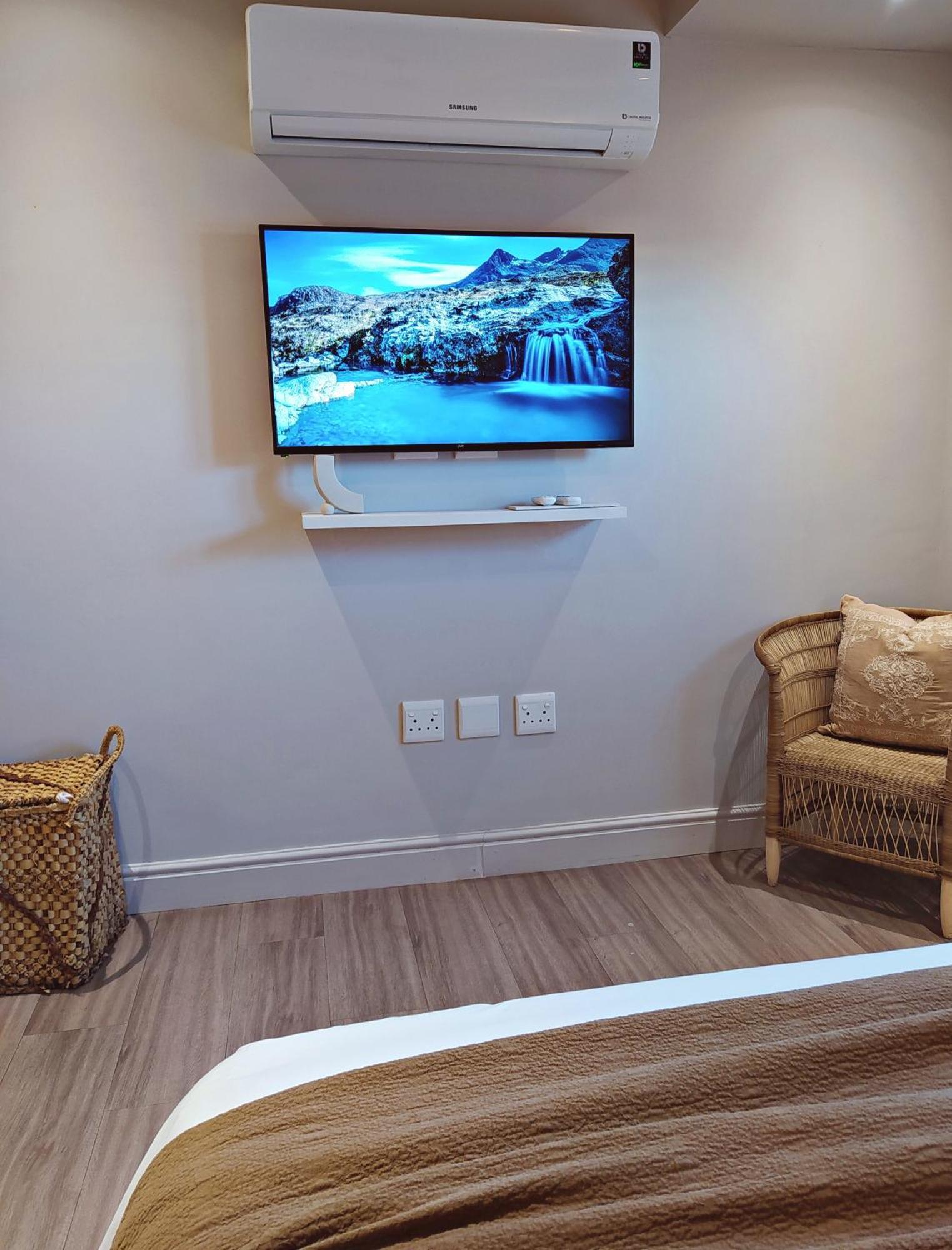 Apartment At Hermanus Waterfront מראה חיצוני תמונה